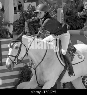 Miami Beach, Florida, Stati Uniti d'America. 19 apr 2019. Georgina Bloomberg al Longines Global Champions Tour stop in Miami Beach. Il cantante Bruce Springsteen figlia Jessica Rae Springsteen e colleghi piloti ex sindaco di New York Michael Bloomberg della figlia Georgina Bloomberg così come Bill Gates figlia Jennifer porte erano tutti presenti su Aprile 19, 2019 a Miami Beach, Florida Persone: Georgina Bloomberg Foto Stock