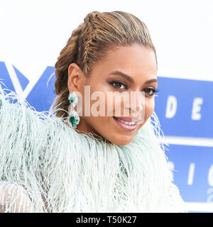 (FILE) xx Apr 2019. Beyonce la trattativa Netflix secondo come riferito che vale la pena di $ 60 milioni di euro. Foto: Manhattan, New York City, NY, Stati Uniti d'America - 28 agosto: Cantante Beyonce indossando Francesco Scognamiglio arriva a 2016 MTV Video Music Awards tenutosi al Madison Square Garden il 28 agosto 2016 a Manhattan, New York New York, Stati Uniti. (Foto di Xavier COLLIN/Image Press Agency) Credito: Image Press Agency/Alamy Live News Foto Stock