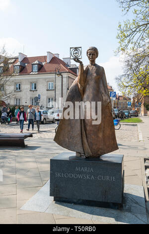 Varsavia, Polonia. Aprile, 2018. Una vista della statua di Marie Sklodowska Curie a Varsavia Foto Stock