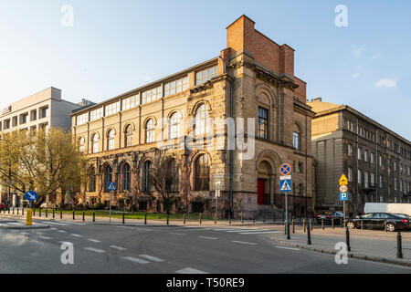 Varsavia, Polonia. Aprile, 2018. sito della ex Banca centrale polacca, la zona è uno dei più importanti simboli della Insurrezione di Varsavia Foto Stock