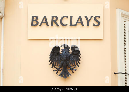 MONTE CARLO, Monaco - Agosto 19, 2016: Barclays Bank segno e eagle logo in metallo in Monte Carlo, Monaco. Foto Stock