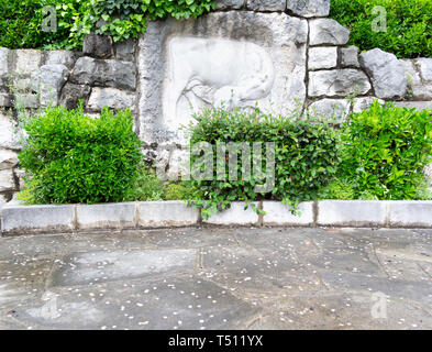 Cazoña, Santander, Spagna - 04 18 2019: dettaglio del Dottor Morales'park Foto Stock