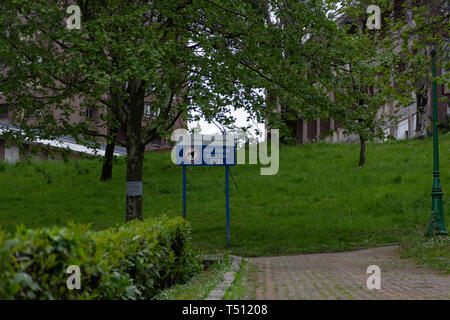 Cazoña, Santander, Spagna - 04 18 2019: regole in pensione il Dottor Morales'park Foto Stock