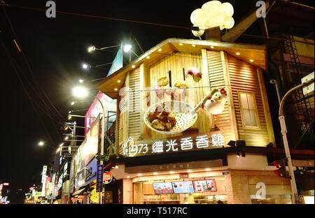 Taichung Taiwan 29 Marzo 2019 : cityscape edificio e strada di notte Foto Stock