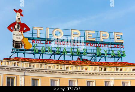 Anuncio de Tío Pepe en la Puerta del Sol de Madrid. España Foto Stock