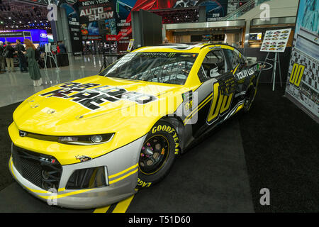 New York, NY - Aprile 18, 2019: Chevrolet Camaro corse NASCAR auto sul display a 2019 New York International Auto Show a Jacob Javits Center Foto Stock