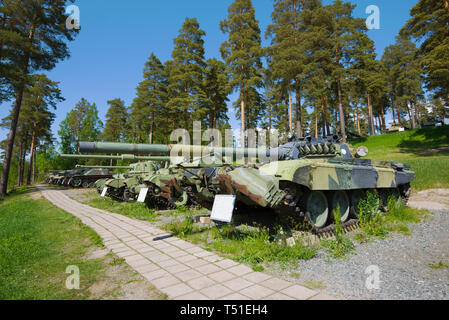 PAROLA di Ivrea, Finlandia - 10 giugno 2017: sui vicoli della Parola di Ivrea Tank Museum. Vista del serbatoio sovietica T-72M1. Finlandia Foto Stock