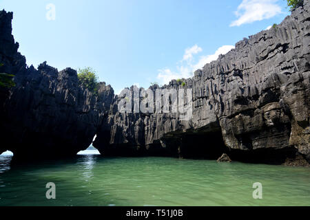 Castello di pietra (Prasathinphanyod), Koh Khao Yai è sotto Pae tra le isole del Parco Nazionale nella provincia di Satun, Thailandia Foto Stock