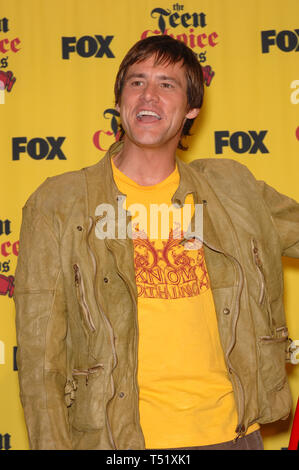 LOS ANGELES, CA. Agosto 14, 2005: Jim Carrey al 2005 Teen Choice Awards presso l'Anfiteatro universale, Hollywood. © 2005 Paul Smith / Featureflash Foto Stock