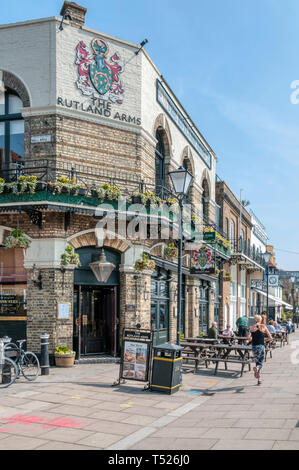 Il Rutland Arms Pub è sulla Thames Path distanza lungo il sentiero in basso a Mall in Hammersmith. Foto Stock