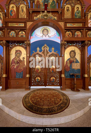 Altare e santuario all'interno dell'annunciazione cattolica bizantina chiesa di Homer Glen, Illinois Foto Stock