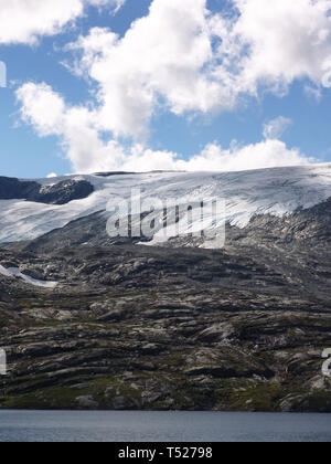 Un ghiacciaio su una strada vicino a dalsnibba / NORVEGIA Foto Stock