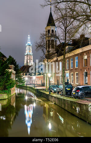 Tradizionali edifici olandesi lungo un canale in Amersfoort, Paesi Bassi Foto Stock
