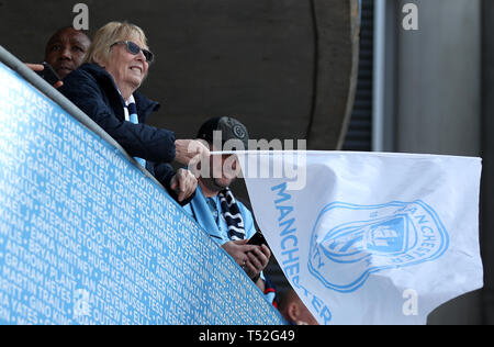 Manchester City tifosi fuori terra prima della Premier League al Etihad Stadium e Manchester. Foto Stock