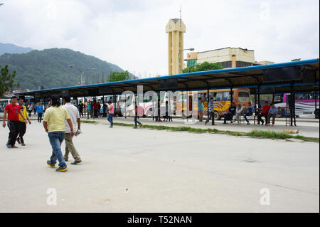 Kathmandu, Nepal - 27 Maggio 2017: vista del nuovo terminal degli autobus nella città. Foto Stock