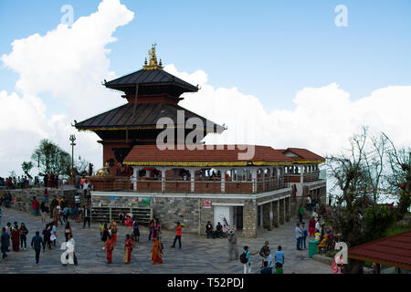 Chandragiri Hills, Nepal - Agosto 26, 2017: tempio dedicato al dio indù Shiva a Chandragiri colline. Foto Stock