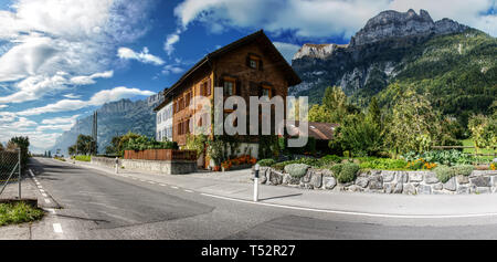 Agriturismo sulla strada principale per Walenstadt da Sargans, Svizzera Foto Stock