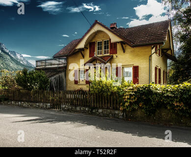 Agriturismo sulla strada principale per Walenstadt da Sargans, Svizzera Foto Stock