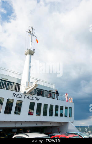 Il Red Falcon, Red Funnel ancorato in Oriente Cowes, Isle of Wight, Hampshire, Regno Unito Foto Stock