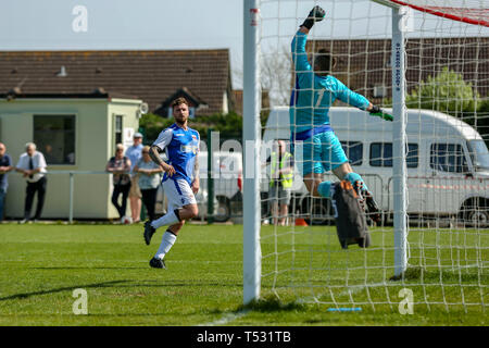 UNDY, Regno Unito. Il 20 aprile 2019. Penybont fissata la divisione gallese un titolo dopo una vittoria 1-0 lontano a Undy atletico. © Matthew Lofthouse - FR Foto Stock