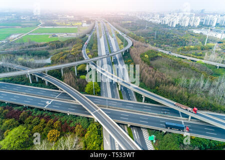 Vista aerea dell'autostrada e cavalcavia di Shanghai Foto Stock