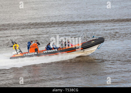 UK, Londra, una nervatura lancio sul fiume Tamigi di proprietà e gestito dalla nervatura Longon Voyages.com. Foto Stock