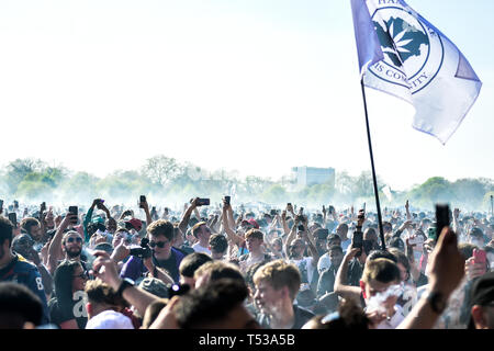 Londra, Regno Unito. Xx Aprile, 2019. Il worldwide 4/20 evento ha avuto luogo in London Hyde Park oggi Credito: Van Quan /Alamy Foto Stock