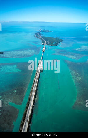 Florida Keys US Overseas Highway Route 1 Upper Matecumbe Key, Islamorada Golfo del Messico Oceano Atlantico, vista aerea dall'alto, Foto Stock