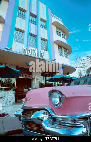 Miami Beach Florida,Collins Avenue,Marlin,hotel hotel hotel alloggio motel motel,motivi metallici interni rosa Cadillac,visitatori viaggio viaggio viaggio viaggio t Foto Stock