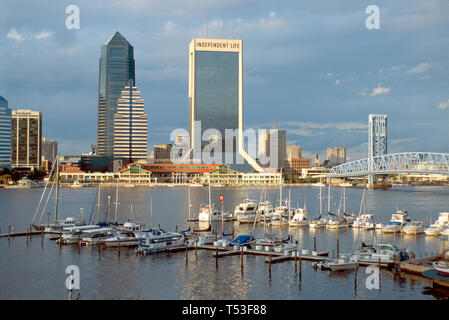 Florida Jacksonville St. Johns River vista mare da Acosta Bridge, cavalcavia, collegamento, collegamento, porto turistico skyline della città, paesaggio urbano, centro città, centro città, Foto Stock