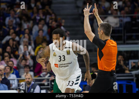 Madrid, Spagna. Xix Apr, 2019. Trey Thompkins durante il Real Madrid vittoria su Panathinaikos Opap Atene (78 - 63) in Turkish Airlines Euroleague replayoff gioco 2 celebrata al Centro Wizink a Madrid (Spagna). 19 aprile 2019. Credito: Juan Carlos García Mate/Pacific Press/Alamy Live News Foto Stock