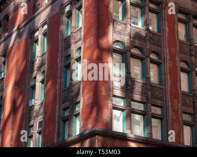 Angolo di W 30th St e la Quinta Avenue, Manhattan, New York City, Stati Uniti d'America Foto Stock
