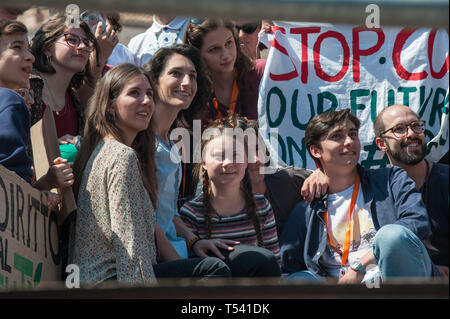 Roma, 19/04/2019: venerdì per il futuro, Greta Thunberg a piazza del Popolo. © Andrea Sabbadini Foto Stock