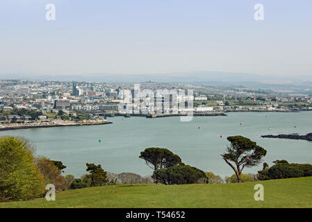 Plymouth attraverso Plymouth Sound da Mount Edgcumbe Foto Stock