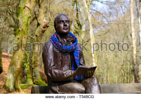 Robert Burns scultura alla Birks di Aberfeldy dove egli è stato ispirato per comporre il suo poema, 'l'Birks di Aberfeldy', Aberfeldy, Perthshire Scozia Scotland Foto Stock