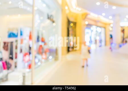 Abstract con sfocatura bokeh sfocati e il centro commerciale per lo shopping nel ministero store per lo sfondo. Immagine sfocata del centro commerciale per lo shopping con bokeh di fondo. Foto Stock