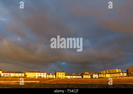 Preso dalla spiaggia di Clevedon lungomare Foto Stock