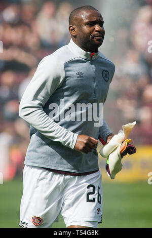 Edinburgh, Regno Unito. Il 20 aprile 2019. Clevid Dikamona di cuori prima la Ladbrokes Premiership match tra i cuori e i Rangers a Tynecastle Park il 20 aprile 2019 in Edinbugh, UK. Credito: Scottish Borders Media/Alamy Live News Foto Stock