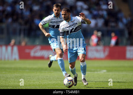 Roma, Italia. Xx Apr, 2019. 20.04.2019 Stadio Olimpico di Roma, Italia. SERIE A:RIZA DURMISI in azione durante il campionato italiano di una partita tra SS Lazio vs Chievo Verona, punteggio 1-2 allo Stadio Olimpico di Roma. Credit: Indipendente Agenzia fotografica/Alamy Live News Foto Stock