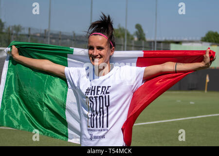 Verona, Italia. Xx Apr, 2019. Barbara Bonansea ( Juventus ) durante il presagio Italiana s Serie A" corrispondono tra Hellas Verona donne 0-3 Juventus a Olivieri Stadium il 20 aprile 2019 a Verona, Italia. Credito: Maurizio Borsari/AFLO/Alamy Live News Credito: Aflo Co. Ltd./Alamy Live News Foto Stock