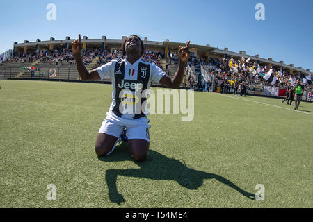 Verona, Italia. Xx Apr, 2019. Eniola Aluko ( Juventus ) durante il presagio Italiana s Serie A" corrispondono tra Hellas Verona donne 0-3 Juventus a Olivieri Stadium il 20 aprile 2019 a Verona, Italia. Credito: Maurizio Borsari/AFLO/Alamy Live News Credito: Aflo Co. Ltd./Alamy Live News Foto Stock