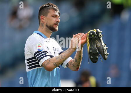 Roma, Italia. Xx Apr, 2019. 20.04.2019 Stadio Olimpico di Roma, Italia. SERIE A:ILLUSIONE DI ACERBI ALLA FINE DEL CAMPIONATO ITALIANO DI UN match tra SS Lazio vs Chievo Verona, punteggio 1-2 allo Stadio Olimpico di Roma. Credit: Indipendente Agenzia fotografica/Alamy Live News Foto Stock