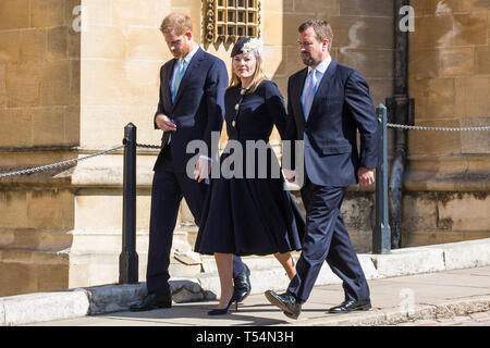 Windsor, Regno Unito. Xxi Aprile 2019. Il Duca di Sussex e Peter e autunno Phillips arrivano a frequentare la Domenica di Pasqua il servizio Mattins presso alla cappella di San Giorgio nel Castello di Windsor. Credito: Mark Kerrison/Alamy Live News Foto Stock