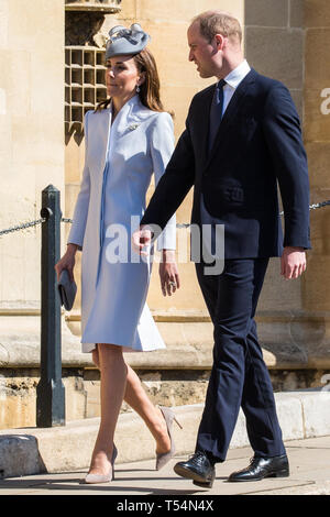 Windsor, Regno Unito. Xxi Aprile 2019. Il Duca e la Duchessa di Cambridge arrivano a frequentare la Domenica di Pasqua il servizio Mattins presso alla cappella di San Giorgio nel Castello di Windsor. Credito: Mark Kerrison/Alamy Live News Foto Stock