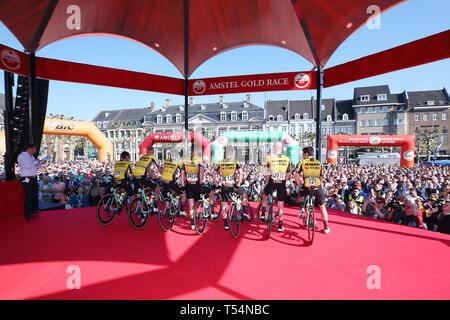 Berg en Terblijt, Paesi Bassi. Xxi Aprile, 2019. ciclismo, Amstel Gold Race, presentazione del Lotto team Jumbo in corrispondenza del Vrijthof di Maastricht Credito: Pro scatti/Alamy Live News Foto Stock