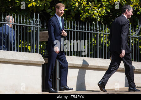 Windsor, Regno Unito. Xxi Aprile 2019. Il Duca di Sussex lascia alla cappella di San Giorgio nel Castello di Windsor dopo aver frequentato la Domenica di Pasqua il servizio. Credito: Mark Kerrison/Alamy Live News Foto Stock