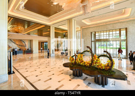 Colombo. 9 apr, 2019. Foto scattata il 9 aprile 2019 mostra il Shangri-La hotel lobby in Colombo, Sri Lanka. Il governo dello Sri Lanka ha detto domenica che sette persone sono state arrestate oltre i blasti multipli che ha scosso la nazione insulare nella prima giornata e ucciso almeno 207 finora. Credito: Liu Dawei/Xinhua/Alamy Live News Foto Stock