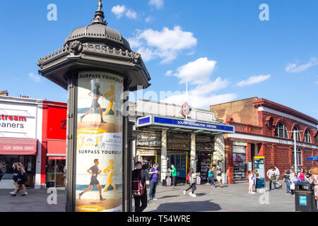 La stazione della metropolitana di South Kensington, Pelham St, South Kensington, Royal Borough di Kensington e Chelsea, Greater London, England, Regno Unito Foto Stock