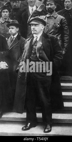 Vladimir Lenin frequentando giorno di maggio dimostrazione presso la Piazza Rossa a Mosca il 1 maggio 1919. Foto Stock