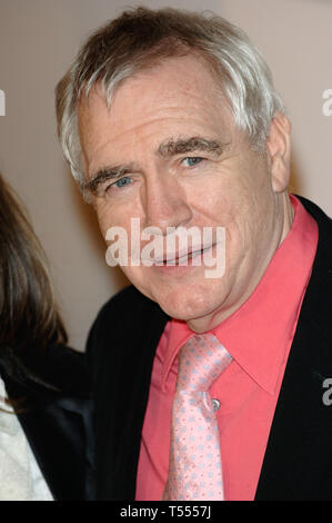 LOS ANGELES, CA. Dicembre 08, 2005: Attore Brian Cox presso il Los Angeles premiere del suo nuovo film Match Point. © 2005 Paul Smith / Featureflash Foto Stock